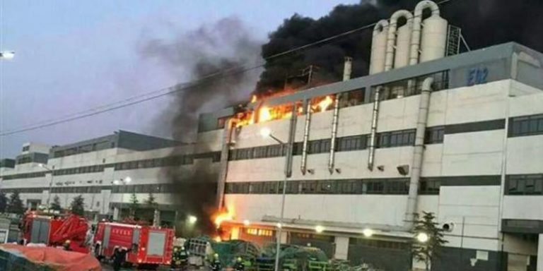 Pabrik iPhone (Foxconn) Terbakar di Lahap Si Jago Merah