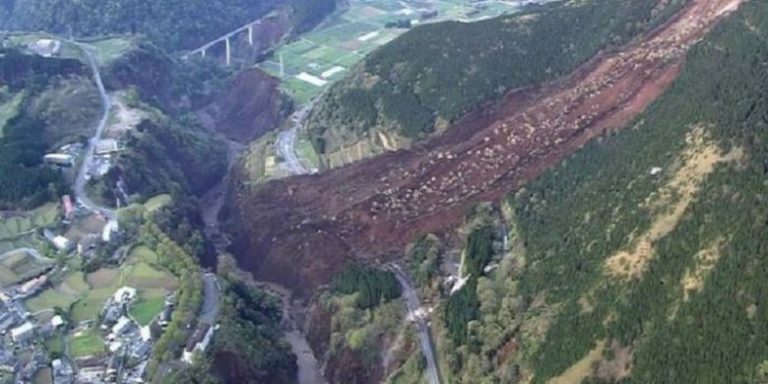 Kuil Tertua di Jepang Roboh Karena Gempa di Jepang Selatan (Kyushu)