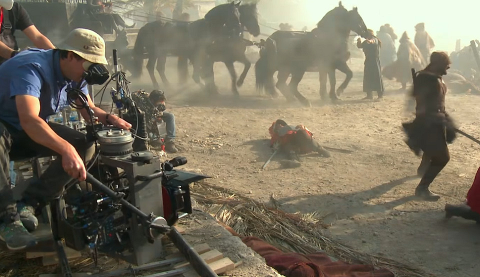 Behind the Scene Assassin's Creed dengan Efek Praktis dan Lokasi Nyata 9 Behind the Scene Assassin’s Creed dengan Efek Praktis dan Lokasi Nyata