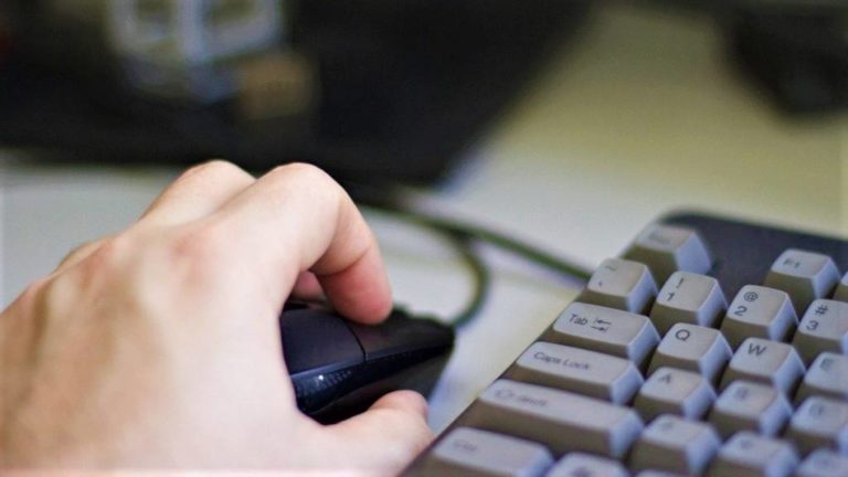 Walaupun Kurang Kerjaan, Orang Ini Berhasil Klik Mouse 1 Juta Kali Selama 17 Jam! 52 Walaupun Kurang Kerjaan, Orang Ini Berhasil Klik Mouse 1 Juta Kali Selama 17 Jam!