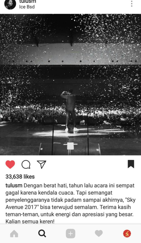 Tulus memposting penampilannya di Sky Avenue 2017 melalui Instagram