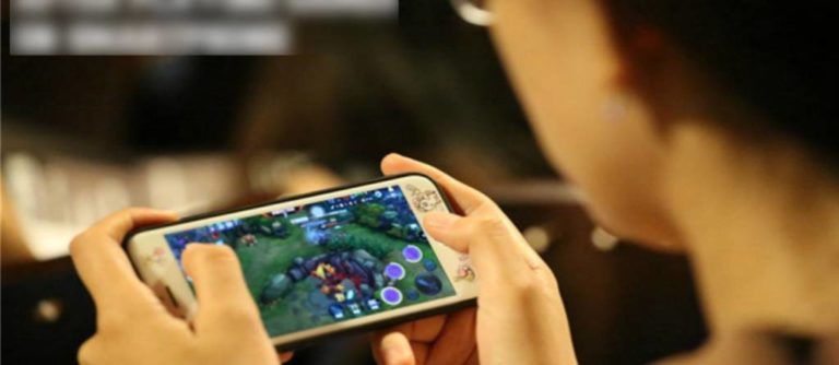 Terlalu Lama Bermain Game MOBA, Cewek Ini Buta Permanen!