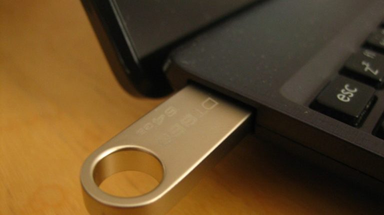 Flashdisk Langsung Dicabut dari Laptop Tanpa Eject, Bahayakah?