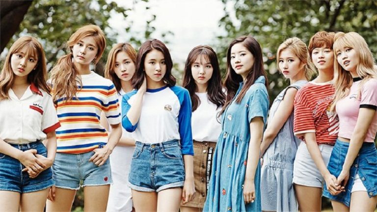 Awal 2018, TWICE Dinotbatkan Jadi Idol Group Nomor 1 Korea Selatan!