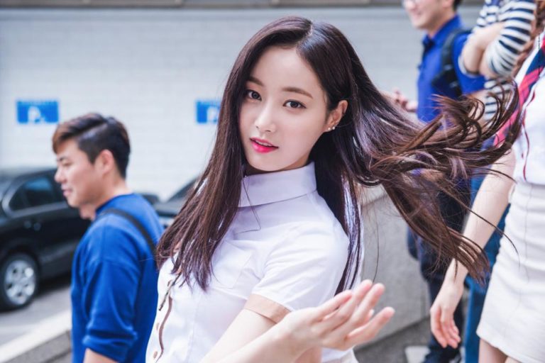 Yeonwoo MOMOLAND Akan Debut Akting Di Drama 'Great Temptation' 18 Yeonwoo MOMOLAND Akan Debut Akting Di Drama ‘Great Temptation’