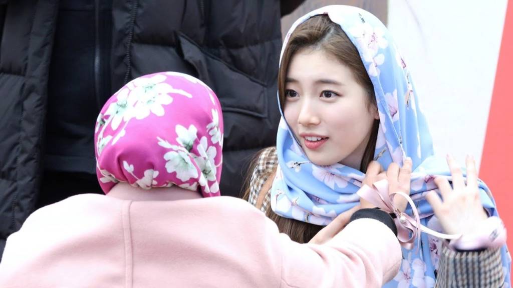 Beginilah Cantiknya Bae Suzy Saat Menggunakan Hijab! - Dafunda - com