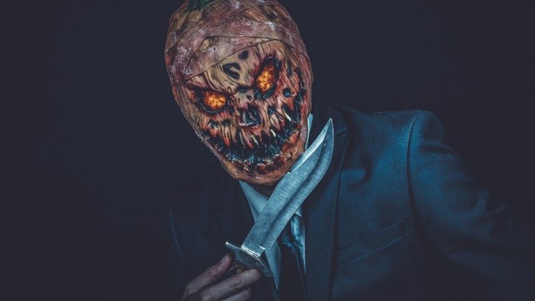 10 Film Horor Ini Bikin Kamu MERINDING Hanya Dalam 14 Detik