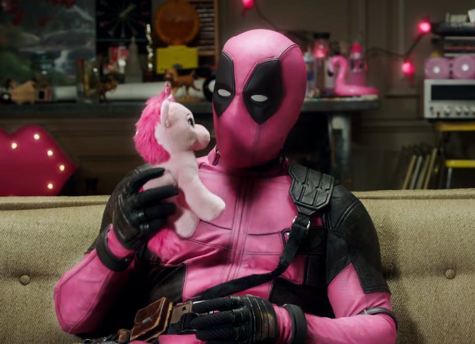 Deadpool Kostum Pink Lawan Kanker