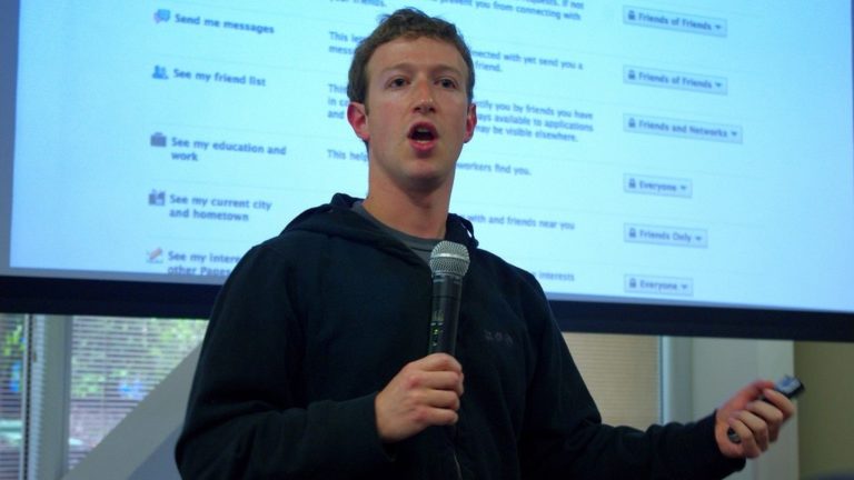 Ini Jawaban Mark Zuckerberg Setelah Adanya Desakan Untuk Mundur dari Facebook