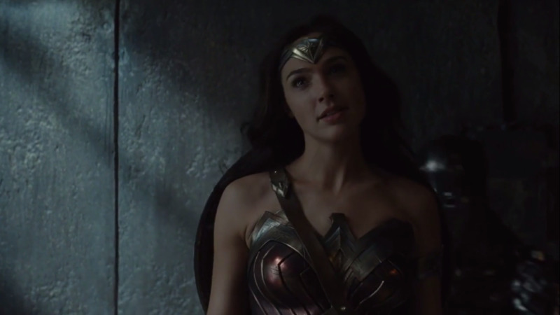 Wonder Woman Beats Parademon Infront Steppenwolf