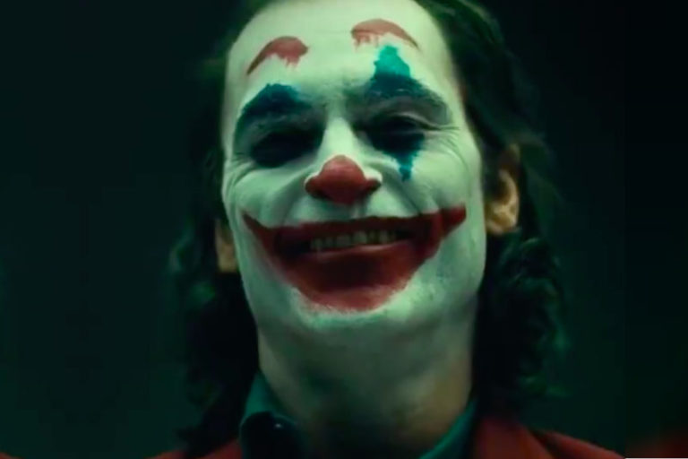 Sutradara The Joker, Todd Phillips Perlihatkan Tampilan Pertama Joaquin Phoenix dengan Makeup