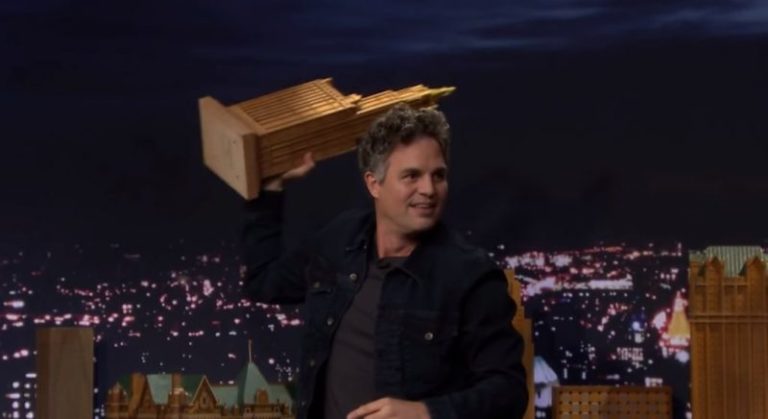 Respon Mark Ruffalo Dipoecat Russo
