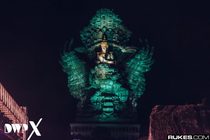 Patung Garuda Wisnu Kencana