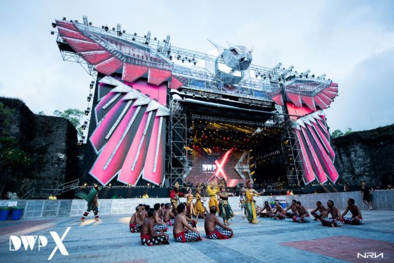 Tari Kecak Membuka DWPX Hari Pertama Di Panggung Garuda Land