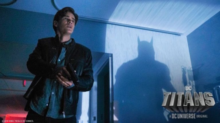 Robin akan Berhadapan dengan Batman Di Titans Finale Trailer