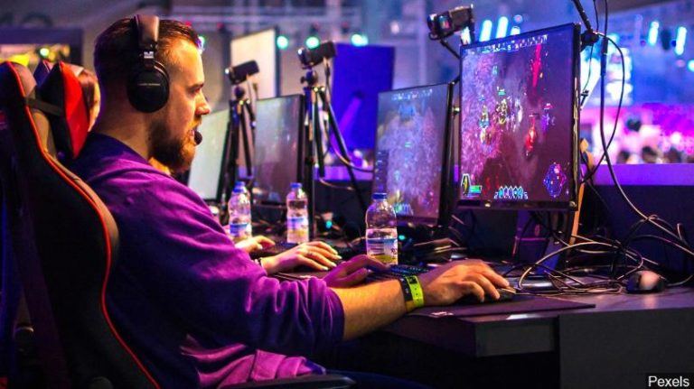 Bersiaplah! Gamers, Youtubers, dan Influencer Akan Masuk KTP!