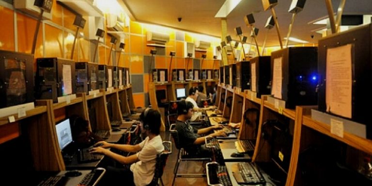 Pria Ini Hajar Remaja yang Sering Mengalahkan Anaknya Main Game!