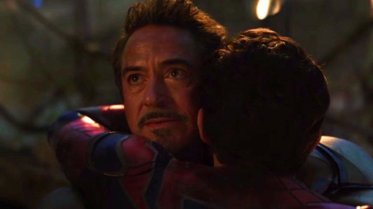 Iron Man Peluk Spider Man Endgame