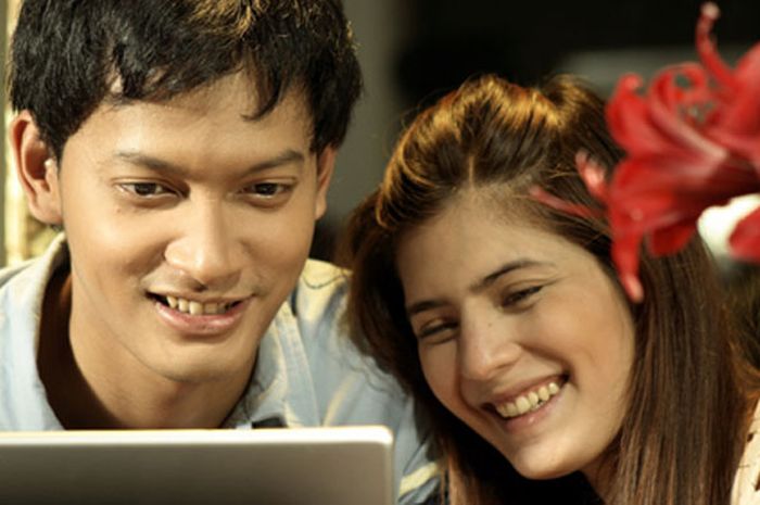 10 Film Romantis Indonesia Terbaik Siapin Tisu Ya 