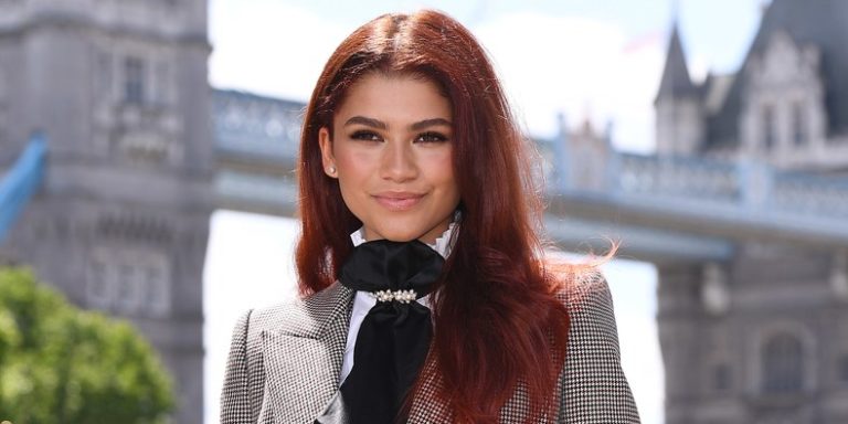 Zendaya Tampil Sebagai MJ Watson Saat Promosikan Spider-Man Far From Home