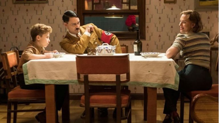 Taika Waititi Jadi Adolf Hitler Dalam Teaser Trailer Jojo Rabbit 2 Taika Waititi Jadi Adolf Hitler Dalam Teaser Trailer Jojo Rabbit