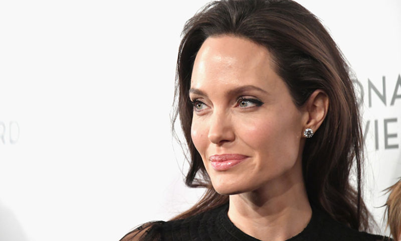 10 Orang Terkenal Di Dunia Ini Yang Tidak Percaya Tuhan, Kenapa Angelina Jolie