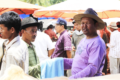 Ada Di Indonesia, Inilah 7 Pasar Paling Aneh Di Dunia, Sampai Bisa Beli Manusia Loh Pasar Bisu Koto Baru, Sumatera Barat