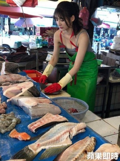 Bak Model, Inilah 10 Potret Penjual Ikan Paling Cantik Di Dunia Ini Yang Sedang Viral! 2