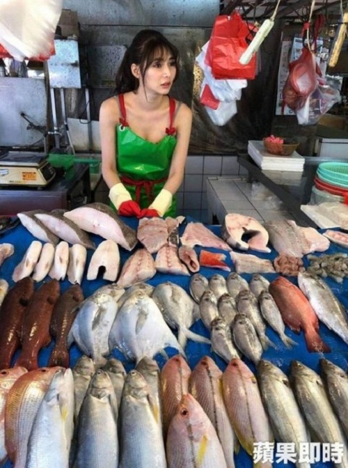 Bak Model, Inilah 10 Potret Penjual Ikan Paling Cantik Di Dunia Ini Yang Sedang Viral! 4