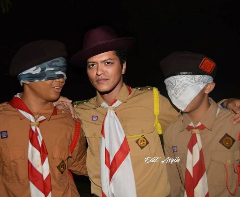 Bukan Main, Beginilah Jadinya Jika 10 Selebritis Dunia Tinggal Di Indonesia, Khas Banget! Bruno Mars