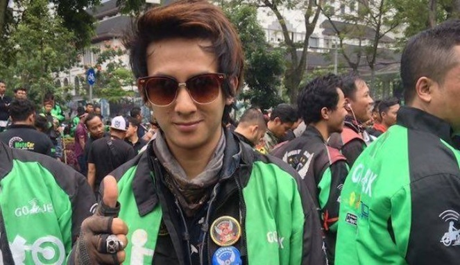 Dulu Hidup Mewah, Mantan Member Boyband Ini Sekarang Jadi Driver Ojek Online! Ojek Online