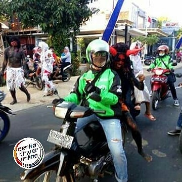 Hanya Ada Di Indonesia, 10 Potret Kelakuan Penumpang Ojek Online Ini Bikin Ngakak! Jin Ifrit