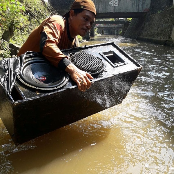 Hoki Banget, 8 Barang Yang Masih Berguna Ini Ditemukan Di Sungai Jakarta Loh! Sound Sistem