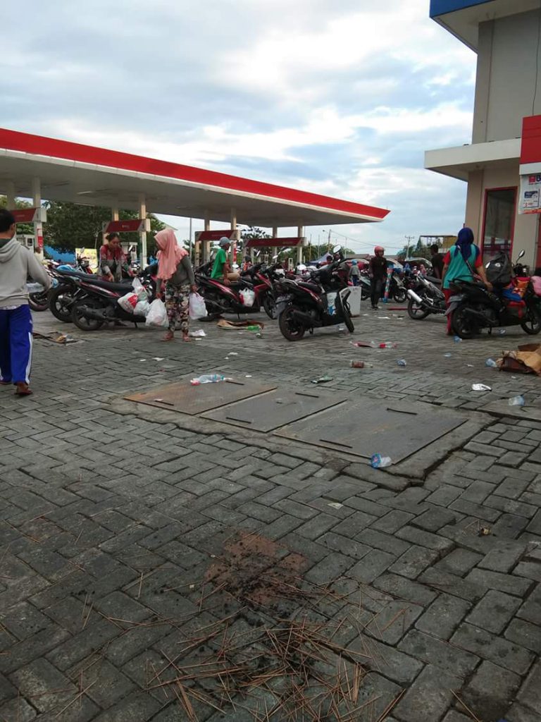 Miris, 8 Potret Aksi Penjarahan Logistik Warga Palu Donggala Ke Toko Mall! 4
