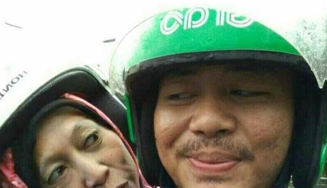 Ngakak, Inilah 10 Aksi Emak Emak Saat Naik Ojek Online, Bikin Geleng Geleng Kepala! Cium Nih