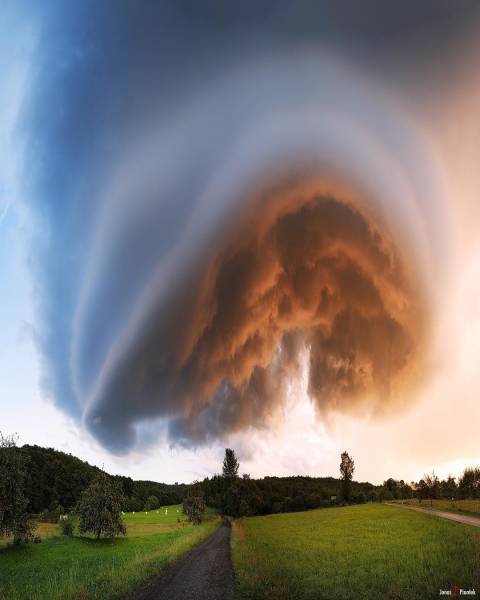 Ngeri, 10 Foto Ini Buktikan Bahwa Manusia Tidak Ada Apa Apanya Dibandingkan Kekuatan Alam! Awan Mengerikan