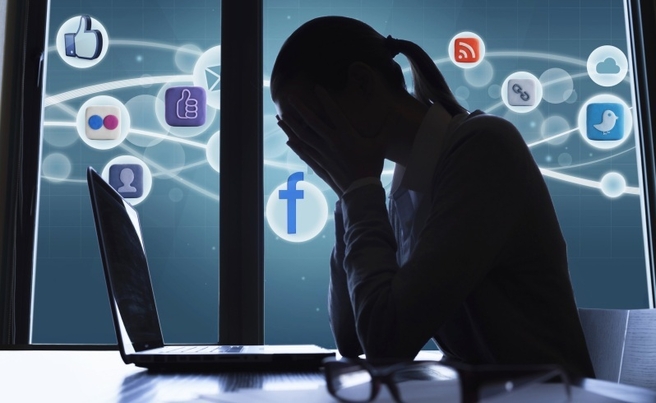 Orang Ber IQ Rendah Suka Banget Posting 5 Hal Ini Di Social Media, Kamu Termasuk Dafunda Gokil