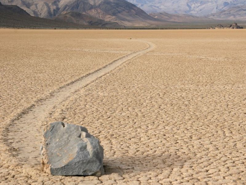 Penuh Teka Teki, Inilah 7 Tempat Paling Misterius Di Dunia! Sailing Stones, Death Valley, US