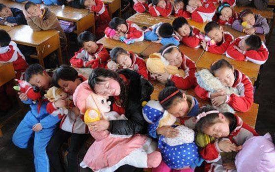 Sekolah Cuma 5 Jam Sehari, Inilah 10 Peraturan Sekolah Paling Aneh di Dunia! - Tidur Siang