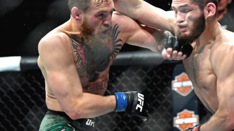 Sempat Berkata Rasis Sebelum Bertanding, McGregor Kalah Telak dengan Khabib Nurmagomedov!