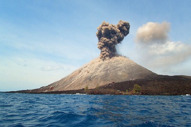 Terus Tumbuh, Inilah 5 Fakta Anak Krakatau Yang Mungkin Belum Kalian Ketahui! Terus Tumbuh