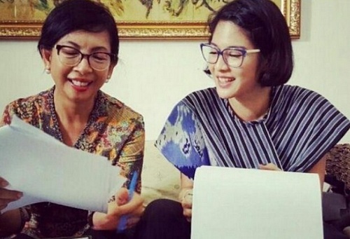 Tetap Harmonis, Inilah 5 Artis Indonesia Yang Beda Keyakinan Dengan Orangtuanya! Diansastro