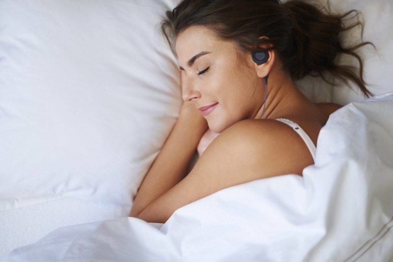 Bahaya Tidur Dengan Earphone Min