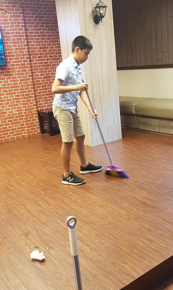 Demi Membership Game Online, Anak Ini Rela Jadi Boy Office di Kantor Ayahnya!