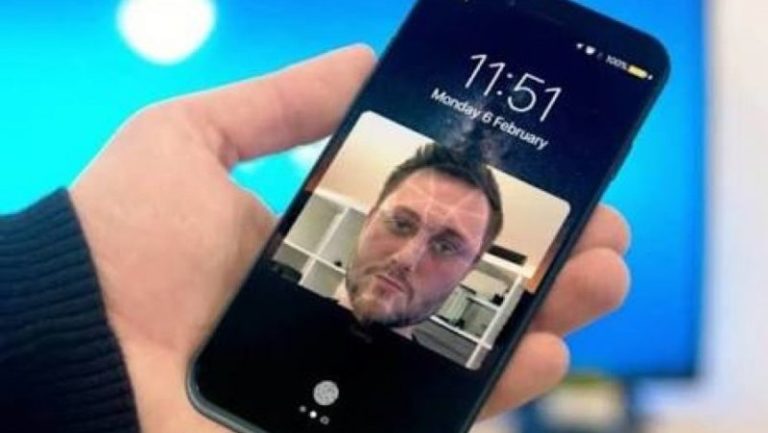 FaceID Ini Berhasil Diakses Hanya dengan Kacamata dan Selotip 2 FaceID Ini Berhasil Diakses Hanya dengan Kacamata dan Selotip