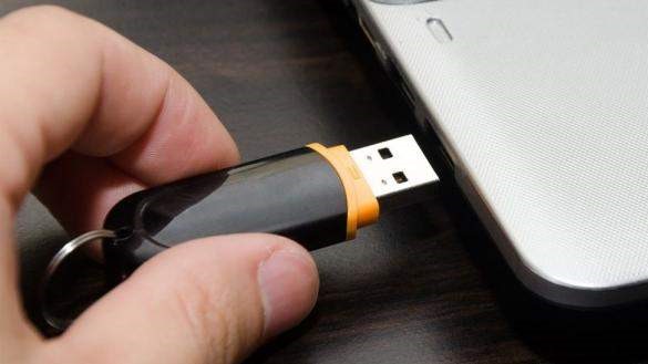 3 Cara Ampuh Perbaiki FlashDisk yang Rusak dan Tidak Terbaca - Dafunda.com