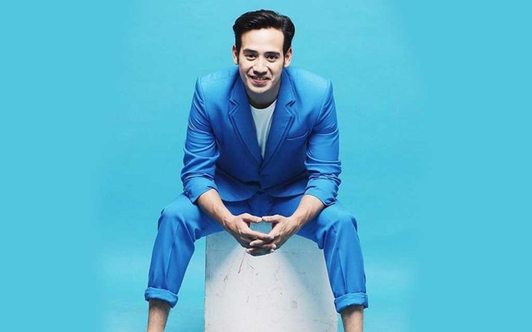 Salut! Meskipun Kondisi Orangtuanya Sederhana, Artis Ini Tidak Malu Untuk Mengakuinya 7 Salut! Meskipun Kondisi Orangtuanya Sederhana, Artis Ini Tidak Malu Untuk Mengakuinya