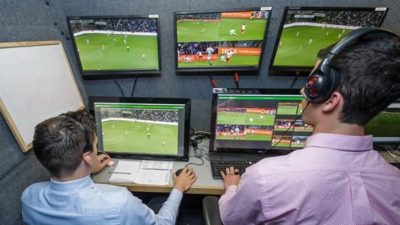 Revolusi di Lapangan Hijau: Inovasi Bola Pintar dan Masa Depan Sepak Bola