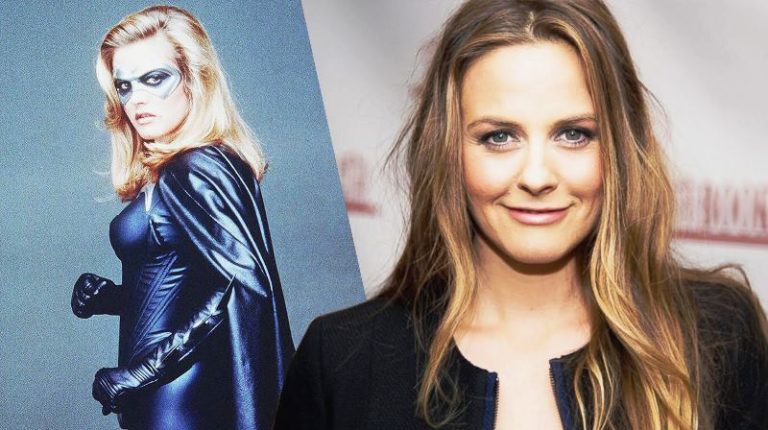 Alicia Sylverstone Ingin Perankan Batgirl Lagi