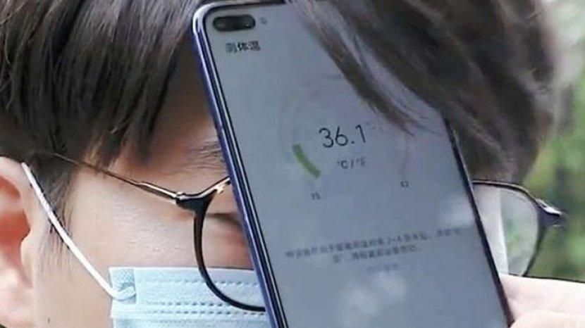 Smartphone Pertama Kali Menggunakan Termometer untuk Cek Suhu Tubuh